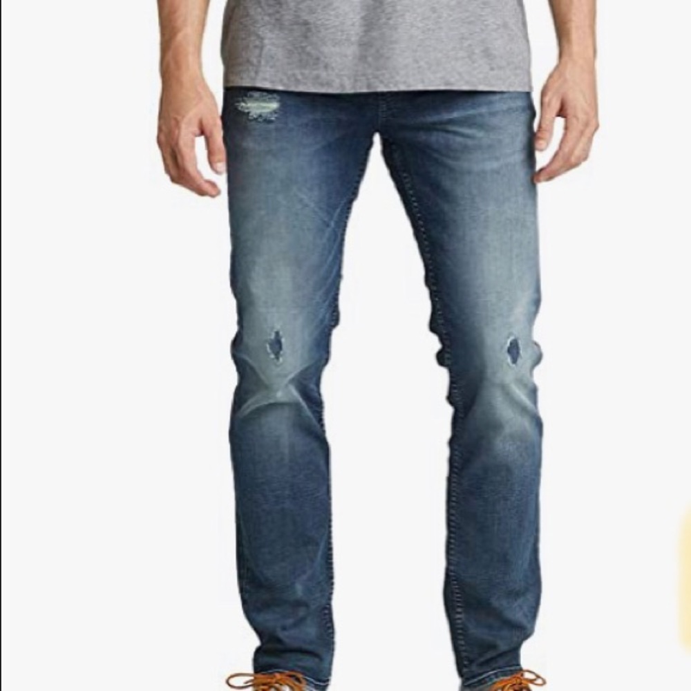 🌸 3 for $20 
Silver Taavi Distressed Skinny Jean